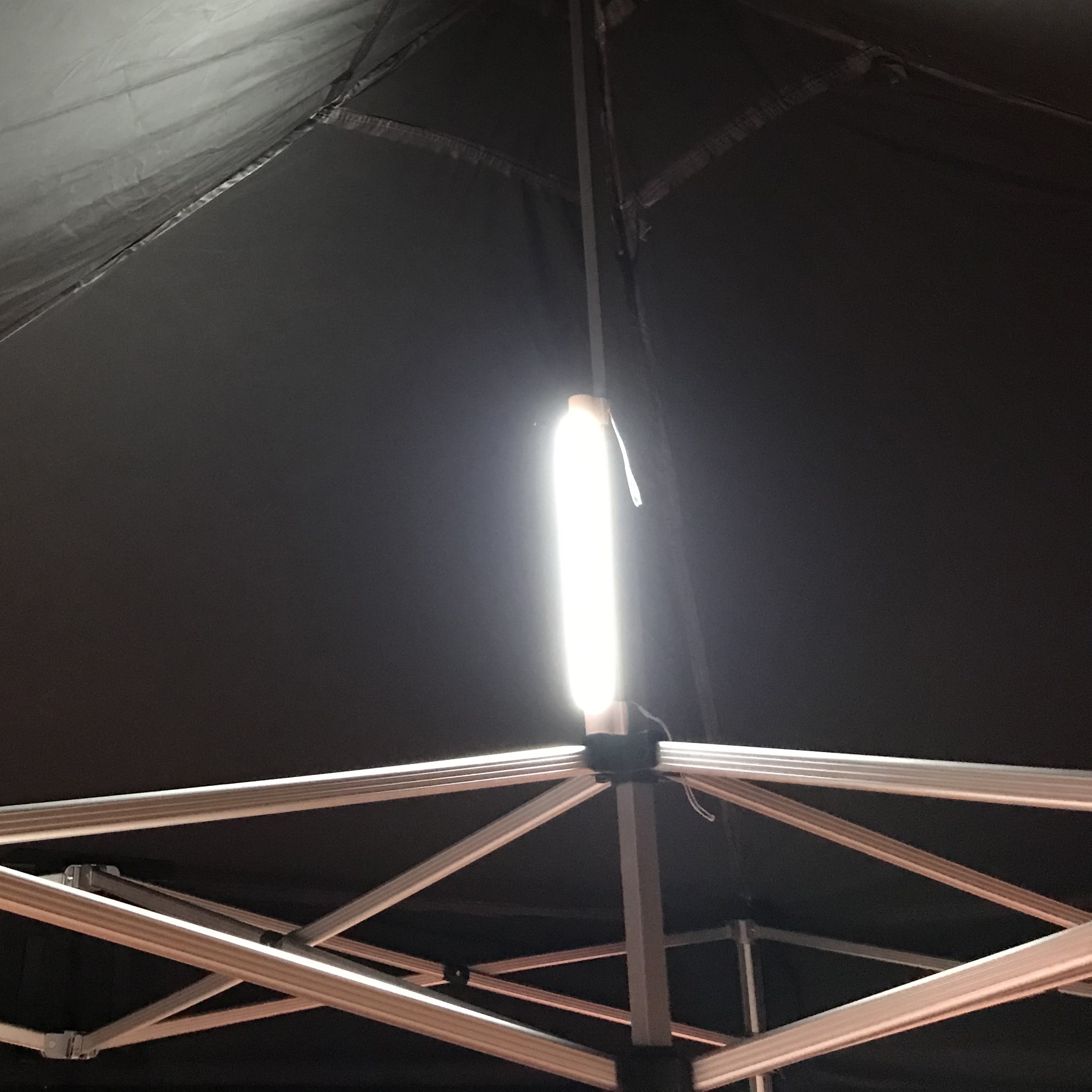Lampe LED sur batterie pour tentes pliantes